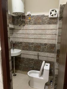 Bathroom Image of 500 Sq.ft 1 BHK Builder Floor for rent in Dwarka Mor New Delhi for Rs. 15000