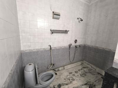 Bathroom Image of 4400 Sq.ft 3.5 BHK Builder Floor for rent in Sector 14 Faridabad for Rs. 45000