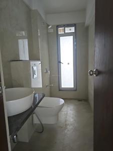 Common Bathroom Image of 2160 Sq.ft 4 BHK Apartment / Flat for sale in Gulmohar Heights, Juhu Mumbai for Rs. 108000000