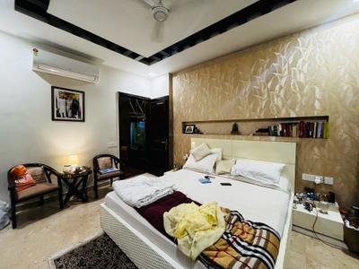 Bedroom Image of 2500 Sq.ft 3 BHK Builder Floor for sale in Greater Kailash New Delhi for Rs. 90000000
