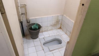 Bathroom Image of 450 Sq.ft 1 RK Apartment / Flat for rent in Kothrud Pune for Rs. 14200