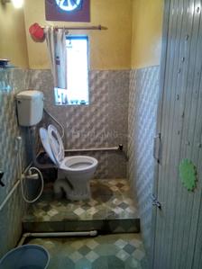 Bathroom Image of 360 Sq.ft 1 BHK Apartment / Flat for rent in Nagerbazar Kolkata for Rs. 9000