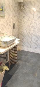 Image of 1200 Sq.ft 3 BHK Apartment / Flat for sale in Mohini Tower, Khar West, Mumbai for Rs. 40000000