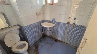 Bathroom Image of 2400 Sq.ft 4 BHK Apartment / Flat for sale in Madhur Jeevan Apartments, Sector 56 Gurgaon for Rs. 27000000