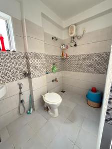 Bathroom Image of 1700 Sq.ft 4.5 BHK Apartment / Flat for sale in Bhayli Vadodara for Rs. 8000000