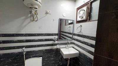 Bathroom Image of 855 Sq.ft 1 BHK Builder Floor for rent in DLF Phase 3 Gurgaon for Rs. 34500