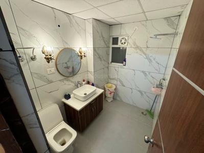 Bathroom Image of 2520 Sq.ft 4 BHK Apartment / Flat for rent in The Antriksh Forest, Sector 77 Noida for Rs. 60000
