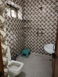 Bathroom Image of 1500 Sq.ft 2 BHK Builder Floor for rent in Sector 14 Faridabad for Rs. 26000