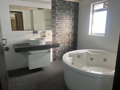 Bathroom Image of 3300 Sq.ft 4.5 BHK Independent House for rent in jolly Apartment, Chembur Mumbai for Rs. 285000