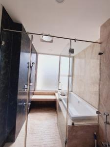 Bathroom Image of 5050 Sq.ft 4.5 BHK Apartment / Flat for sale in Stratford Verde Residence Collection, Kalyani Nagar Pune for Rs. 110000000