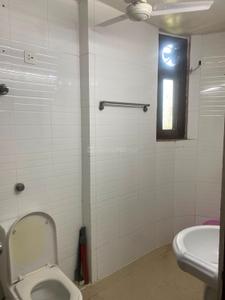 Bathroom Image of 1250 Sq.ft 3 BHK Apartment / Flat for rent in DDA Navniti Apartments, Patparganj New Delhi for Rs. 45000