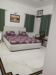 Bedroom Image of 3280 Sq.ft 4 BHK Builder Floor for rent in DLF Phase 2 Gurgaon for Rs. 120000