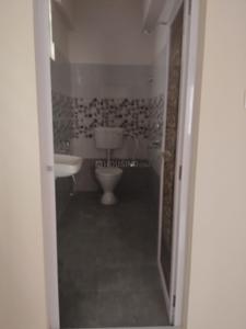 Bathroom Image of 1350 Sq.ft 2 BHK Builder Floor for rent in Hanumanthavaka Visakhapatnam for Rs. 20000
