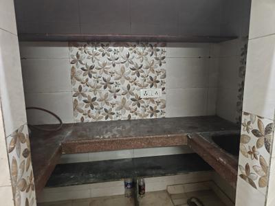 Kitchen Image of 600 Sq.ft 1 BHK Apartment / Flat for rent in Paschim Vihar New Delhi for Rs. 12451