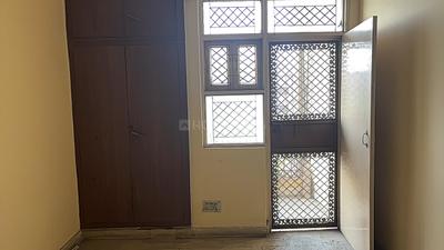 Bedroom Image of 1700 Sq.ft 3 BHK Apartment / Flat for rent in Vasundhara Ghaziabad for Rs. 26000