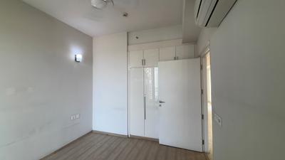 Bedroom Image of 2106 Sq.ft 3 BHK Apartment / Flat for sale in DLF The Ultima, Sector 81 Gurgaon for Rs. 36000000