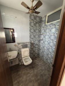 Bathroom Image of 1450 Sq.ft 2 BHK Builder Floor for rent in Sector 46 Gurgaon for Rs. 37000