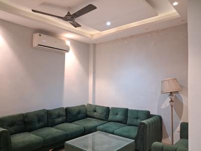 Living Room Image of 1350 Sq.ft 3 BHK Builder Floor for rent in Ramesh Nagar New Delhi for Rs. 40000