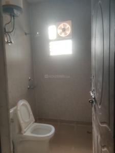 Bathroom Image of 1400 Sq.ft 2 BHK Builder Floor for rent in Palam Vihar Gurgaon for Rs. 25000