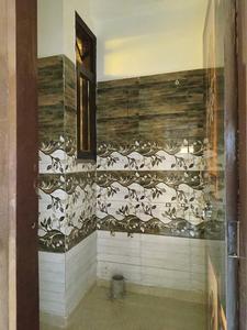 Common Bathroom Image of 750 Sq.ft 2 BHK Builder Floor for sale in DLF Ankur Vihar Ghaziabad for Rs. 2355998