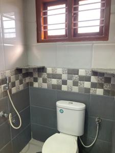Bathroom Image of 1200 Sq.ft 2 BHK Independent House for rent in Varanasi Bengaluru for Rs. 24000