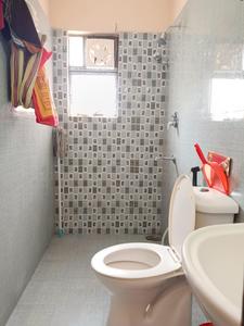 Bathroom Image of 940 Sq.ft 2 BHK Apartment / Flat for sale in DTC Southern Heights, Pailan Kolkata for Rs. 6000000
