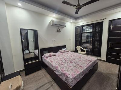 Bedroom Image of 1200 Sq.ft 3 BHK Builder Floor for sale in Ramesh Nagar New Delhi for Rs. 17500000