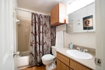 Bathroom Image of 7200 Sq.ft 8 BHK Apartment / Flat for sale in Bay View, Andheri West Mumbai for Rs. 320000000