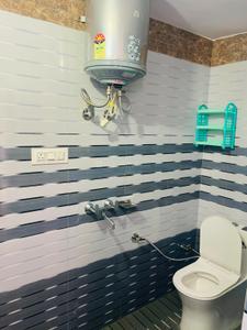 Bathroom Image of 600 Sq.ft 2 BHK Apartment / Flat for rent in New Shimla Shimla for Rs. 16000