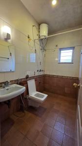 Bathroom Image of 3100 Sq.ft 4.5 BHK Builder Floor for rent in Marigold Complex, Kalyani Nagar Pune for Rs. 200000