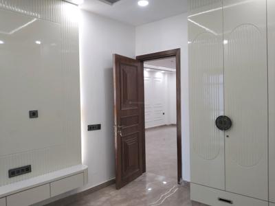 Bedroom Image of 2000 Sq.ft 5 BHK Builder Floor for sale in Mukherjee Nagar New Delhi for Rs. 34000000