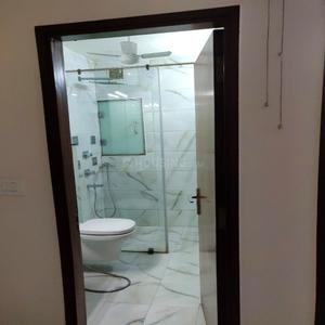Bathroom Image of 1800 Sq.ft 4 BHK Apartment / Flat for rent in Sarita Vihar New Delhi for Rs. 75000