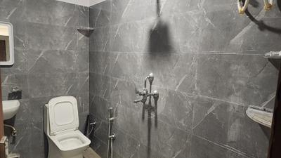 Bathroom Image of 630 Sq.ft 1 RK Apartment / Flat for rent in Karolan Ka Barh Jaipur for Rs. 16000