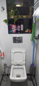 Bathroom Image of 200 Sq.ft 1 RK Apartment / Flat for rent in Parel Mumbai for Rs. 40000