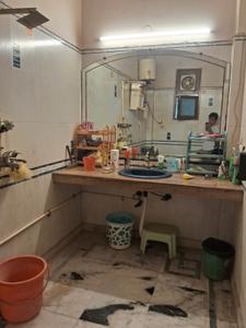 Kitchen Image of 1350 Sq.ft 3 BHK Builder Floor for sale in Laxmi Nagar New Delhi for Rs. 8500000