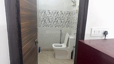 Bathroom Image of 650 Sq.ft 1 BHK Independent House for rent in Patel Nagar New Delhi for Rs. 18000