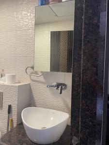 Bathroom Image of NOT PG - 1 master bedroom for 1 female flatmate in Byculla, Mumbai