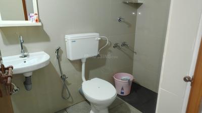 Bathroom Image of 1000 Sq.ft 2 BHK Builder Floor for rent in South Chittoor Kochi for Rs. 20000