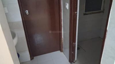 Bathroom Image of 585 Sq.ft 1 BHK Apartment / Flat for rent in Amrapali Dream Valley 2, Noida Extension Greater Noida for Rs. 16500