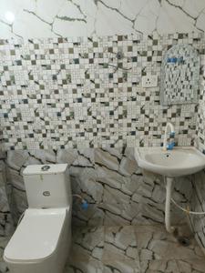 Bathroom Image of 350 Sq.ft 1 BHK Independent House for rent in Navi Kot Nandana Lucknow for Rs. 7000