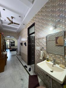 Bathroom Image of 900 Sq.ft 2 BHK Builder Floor for rent in Subhash Nagar New Delhi for Rs. 32000