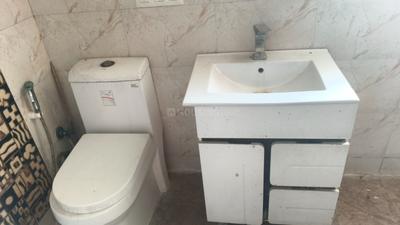 Bathroom Image of 1350 Sq.ft 2 BHK Apartment / Flat for sale in Arocon Golf Ville, Crossings Republik Ghaziabad for Rs. 9600000