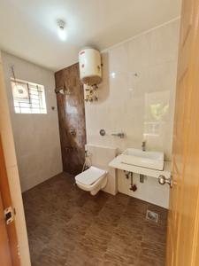 Bathroom Image of 1725 Sq.ft 3 BHK Apartment / Flat for rent in Cox Town Bengaluru for Rs. 70000