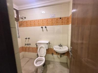 Bathroom Image of 1250 Sq.ft 2.5 BHK Apartment / Flat for rent in Vasant Kunj New Delhi for Rs. 60000