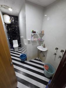 Bathroom Image of 280 Sq.ft 1 RK Builder Floor for rent in Old Double Storey, Lajpat Nagar New Delhi for Rs. 17000