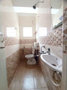 Bathroom Image of 530 Sq.ft 1 BHK Apartment / Flat for rent in Kottivakkam Chennai for Rs. 12500