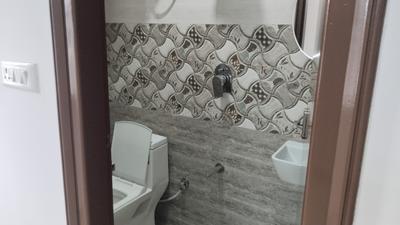 Bathroom Image of 750 Sq.ft 2 BHK Builder Floor for rent in Koramangala Bengaluru for Rs. 35000