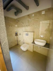 Bathroom Image of 2259 Sq.ft 3 BHK Apartment / Flat for sale in Vaishno Devi Circle Ahmedabad for Rs. 14000000