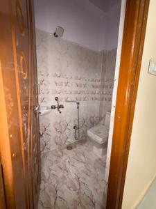 Bathroom Image of 1000 Sq.ft 3 BHK Independent House for rent in Nawab Saheb Kunta Hyderabad for Rs. 18000