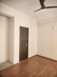 Bedroom Image of 945 Sq.ft 2.5 BHK Apartment / Flat for rent in NBCC Golf Homes, Noida Extension Greater Noida for Rs. 16000